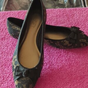 Never Worn Ann Taylor Loft ballerina flats. Size 7